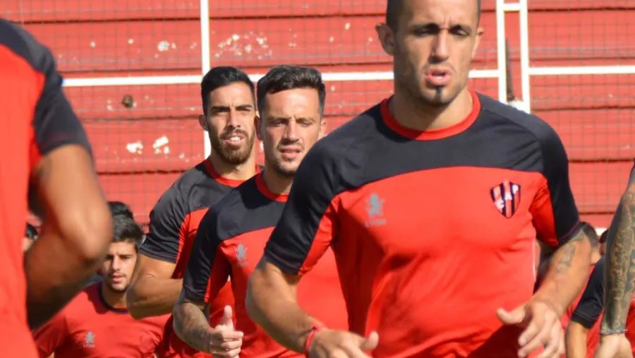 Patronato Con 19 jugadores, Patronato viajó a Buenos Aires para visitar al “Bicho”