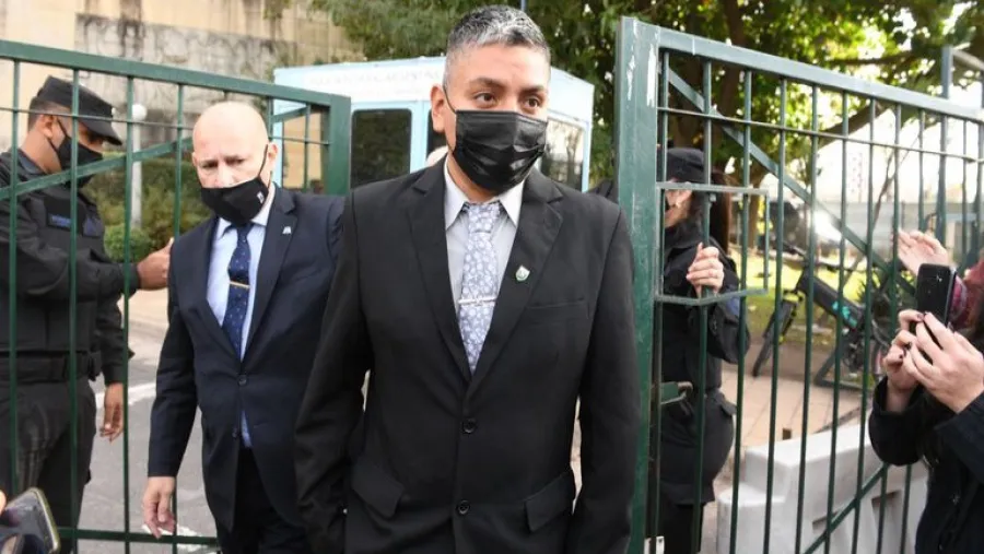 Condenaron al policía Chocobar a 2 años de prisión y cinco años de inhabilitación Condenaron al policía Chocobar a 2 años de prisión y cinco años de inhabilitación