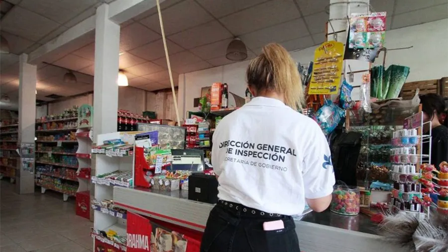 En Almirante Brown y en Concordia se dispuso la clausura de comercios porque se detectaron irregularidades al aceptar los pagos con la Tarjeta Alimentar. En Almirante Brown y en Concordia se dispuso la clausura de comercios porque se detectaron irregularidades al aceptar los pagos con la Tarjeta Alimentar.