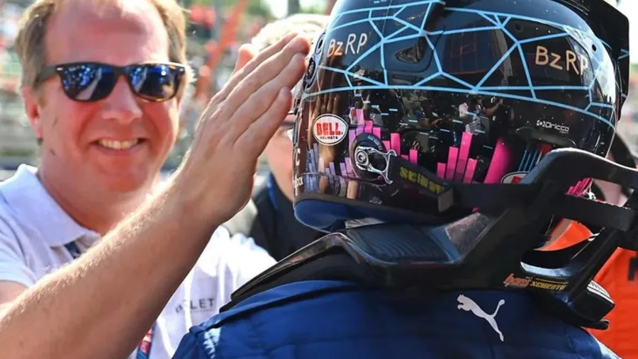 Jamie Campbell-Walter junto a Franco Colapinto.