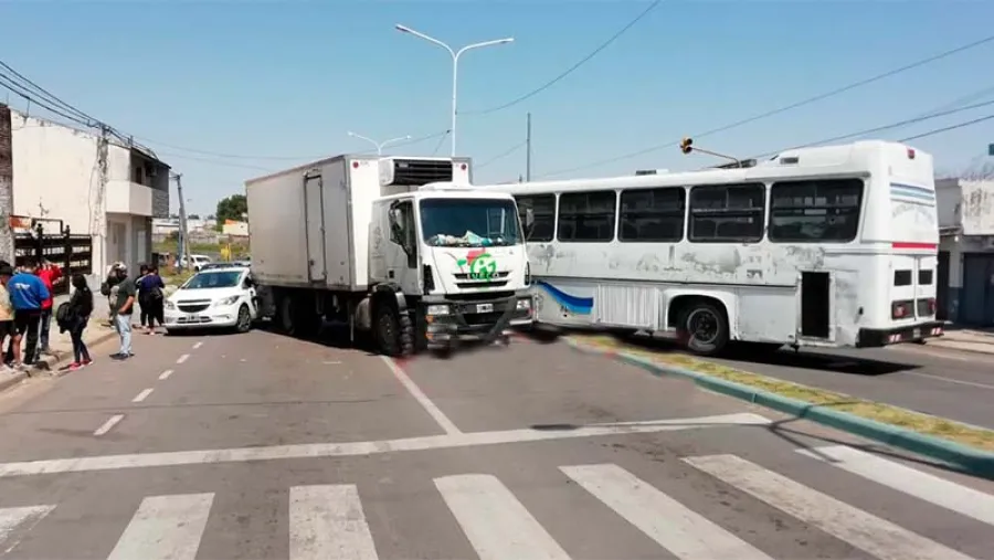 colectivo sin frenos accidente Paraná colectivo sin frenos accidente Paraná