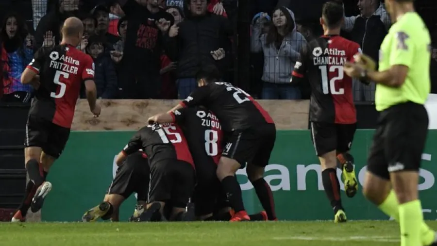 Superliga: Colón logró un agónico triunfo ante Gimnasia y lo hundió más en el promedio Superliga: Colón logró un agónico triunfo ante Gimnasia y lo hundió más en el promedio