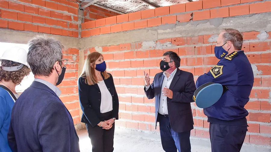 La ministra de Gobierno, Rosario Romero, recorrió las obras de la Comisaría Cuarta, las ampliaciones en la UP 4 y los terrenos donde se emplazará el Barrio Policial en Concepción del Uruguay.