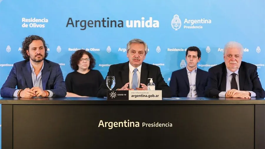Alberto Fernández junto a parte de su Gabinete anunció que el aislamiento social, preventivo y obligatorio se prorroga hasta el 10 de mayo, aunque explicó algunas excepciones en determinadas provincias.