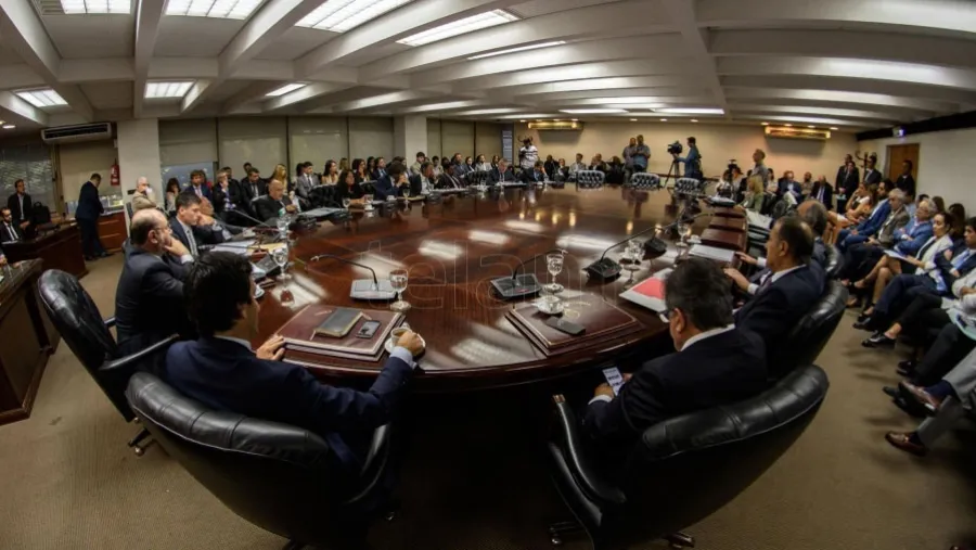 Tanto en el estamento de jueces como de abogados, se presentan tres listas definidas por su distancia o cercanía con el oficialismo y la oposición. Tanto en el estamento de jueces como de abogados, se presentan tres listas definidas por su distancia o cercanía con el oficialismo y la oposición.