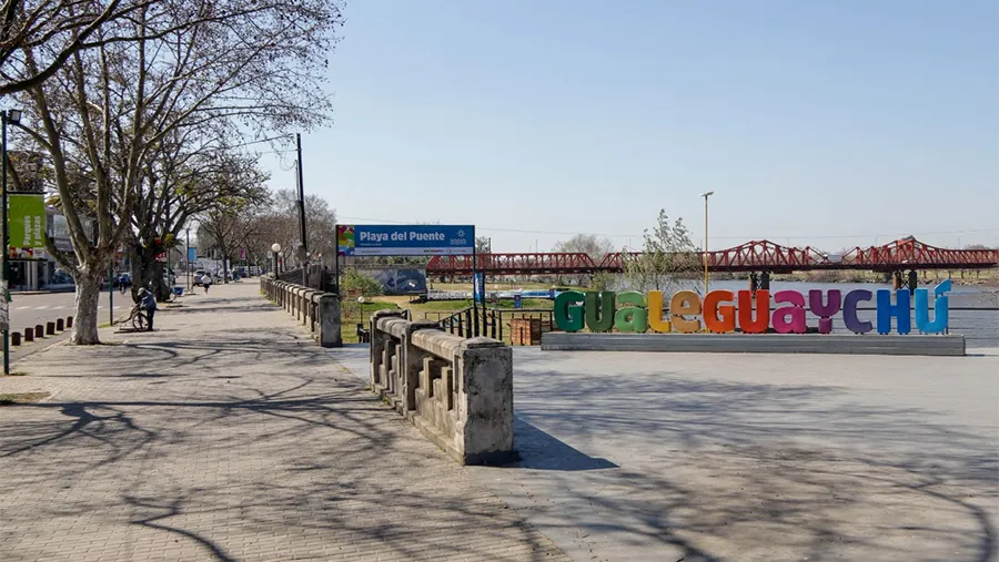Debido al avance de los casos de Covid-19 en Gualeguaychú, se realizan diversos operativos para impedir aglomeración de personas en espacios públicos. Debido al avance de los casos de Covid-19 en Gualeguaychú, se realizan diversos operativos para impedir aglomeración de personas en espacios públicos.