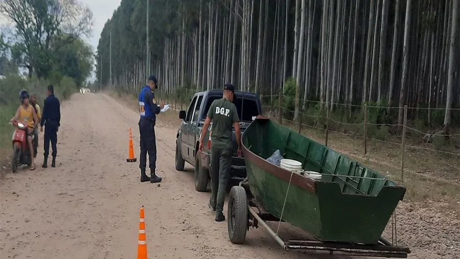 Los controles se realizan en zona próxima a la Represa Salto Grande, al camping La Tortuga Alegre en Concordia, con el fin de preservar el recurso ictícola y combatir la pesca furtiva.