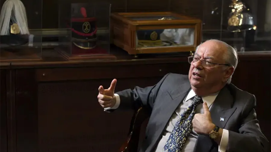 Carlos Corach fue ministro del Interior de Carlos Menem y después ocupó una banca en el Senado.