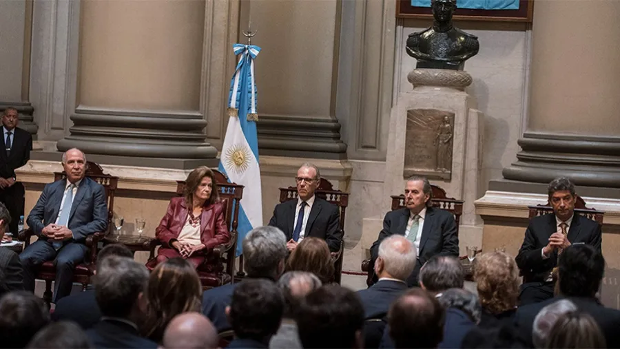 La única certeza en la coalición de gobierno es que el nombre del candidato o candidata surgirá después de las elecciones del 14 de noviembre próximo y tras una ronda de consultas con la oposición en el Congreso.