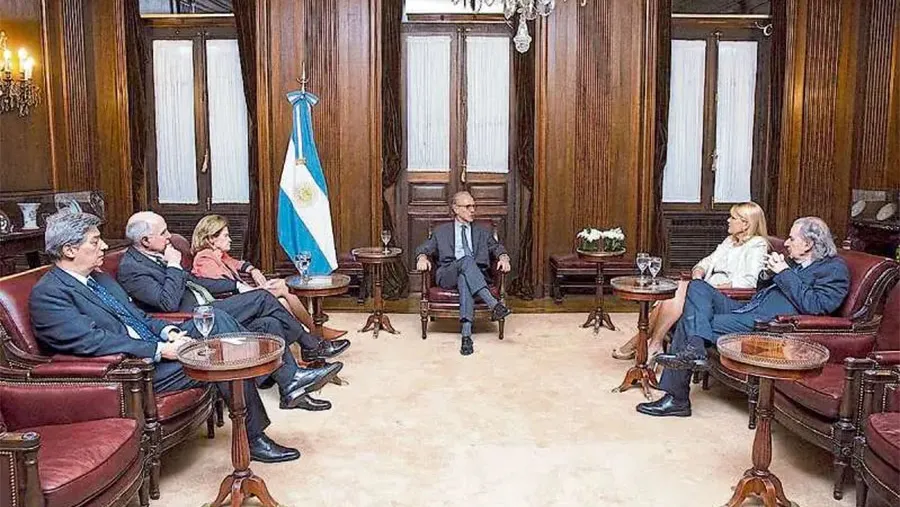 El Presidente inició gestiones y consultas con la UBA para definir la integración de un Consejo Consultivo que evaluará el rol de la Corte y de la Magistratura. El Presidente inició gestiones y consultas con la UBA para definir la integración de un Consejo Consultivo que evaluará el rol de la Corte y de la Magistratura.