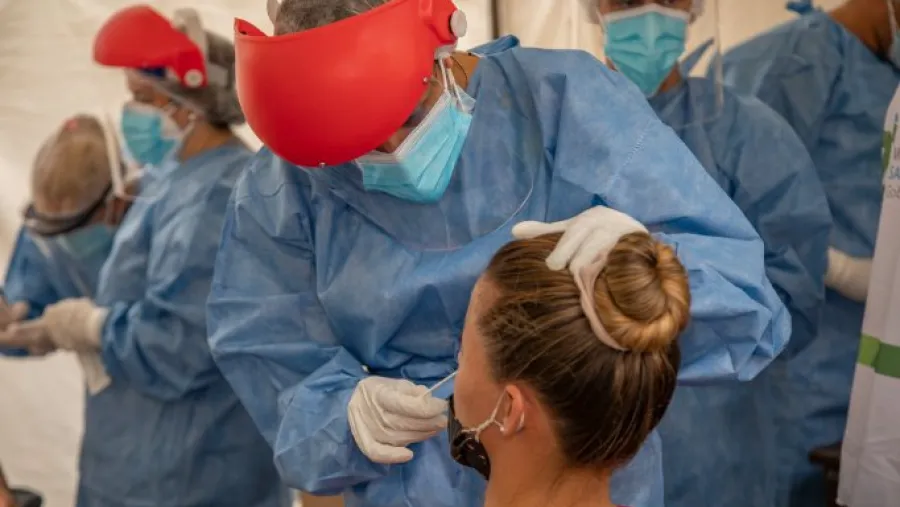 Realizaron 359 hisopados en la Unidad Móvil de Testeos de Covid en Plaza Carbó de Paraná