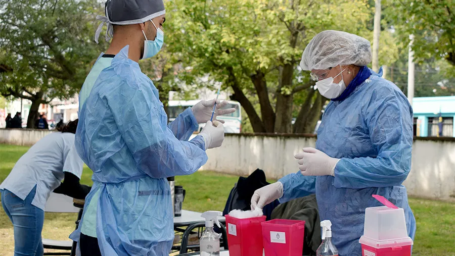 La campaña de vacunación –sumado a medidas de prevención- explican el gran descenso de casos de Covid-19 que experimenta la provincia. La campaña de vacunación –sumado a medidas de prevención- explican el gran descenso de casos de Covid-19 que experimenta la provincia.