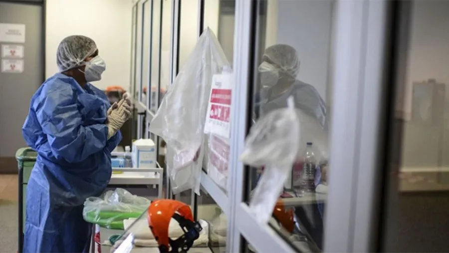El total de casos desde el comienzo de la pandemia se elevó a 9.006.526, mientras que los fallecimientos suman 127.483. El total de casos desde el comienzo de la pandemia se elevó a 9.006.526, mientras que los fallecimientos suman 127.483.