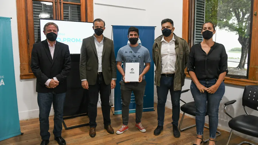 El municipio de Paraná entregó créditos a emprendedores El municipio de Paraná entregó créditos a emprendedores