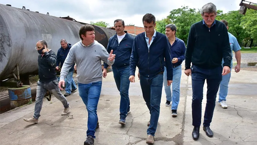 Enrique Cresto visito hoy emprendimientos productivos en Aldea Santa Rosa y destacó las cadenas de valor de la provincia en materia productiva e industrial.