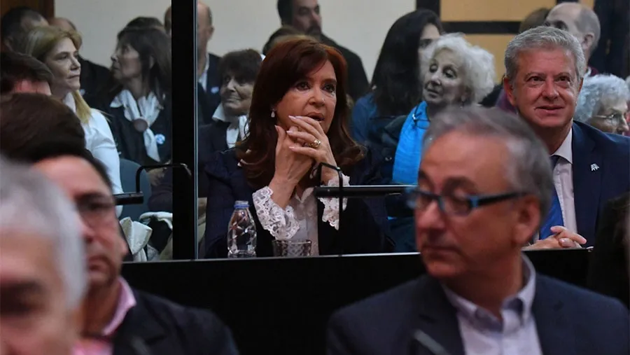 Cristina Kirchner frente “a los armados” judiciales de Comodoro Py. Cristina Kirchner frente “a los armados” judiciales de Comodoro Py.