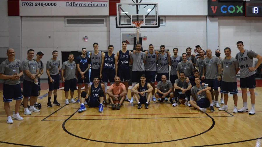 Básquet: “Manu” Ginóbili visitó a la selección argentina en Las Vegas Básquet: “Manu” Ginóbili visitó a la selección argentina en Las Vegas