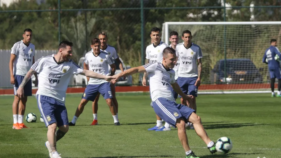 Copa América: Scaloni probó con Pezzella y Acuña entre los titulares