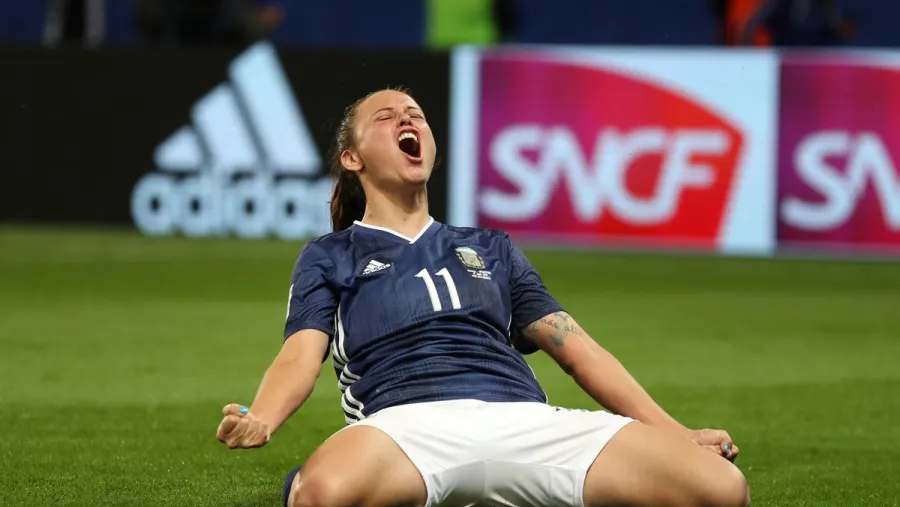 Fútbol: las chicas argentinas lograron un heroico empate y sueñan con la clasificación Fútbol: las chicas argentinas lograron un heroico empate y sueñan con la clasificación