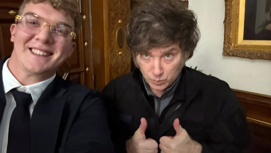 El presidente Javier Milei, junto a Hayden Davis, creador de $LIBRA. 