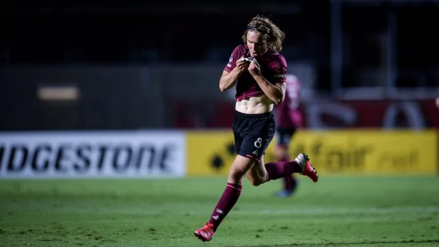 Lanús perdió en San Pablo, pero consiguió una agónica clasificación a octavos de final