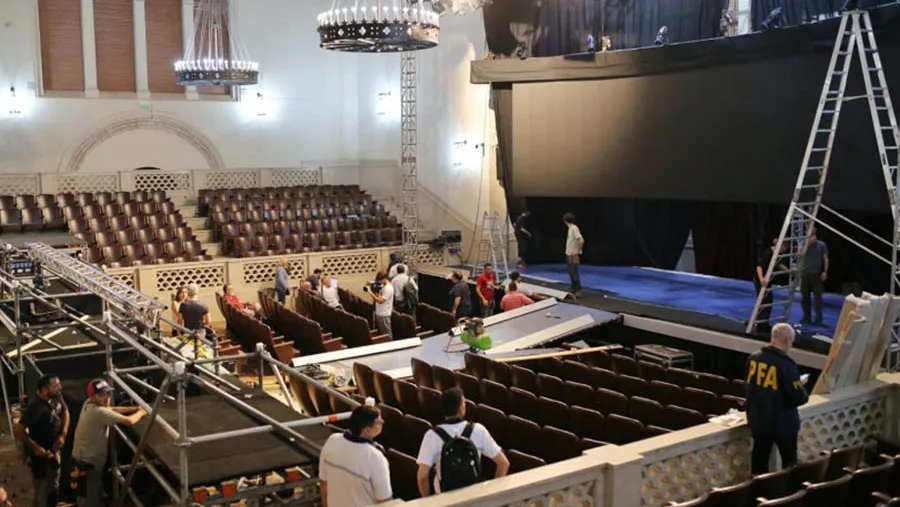 Por estas horas se intensifican las preparaciones finales para el debate presidencial de mañana en el Paraninfo de la Universidad del Litoral.