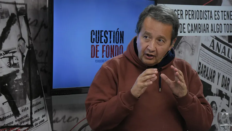 Carlos del Frade es una de las voces más claras y coherentes contra el narcotráfico. En “Cuestión de Fondo” denunció que “los puertos de la Provincia de Santa Fe son lugares absolutamente liberados”.