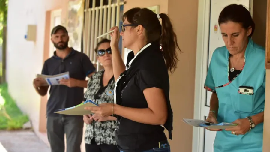 Ante un caso de dengue en Villa Elisa, activaron un operativo de bloqueo sanitario Ante un caso de dengue en Villa Elisa, activaron un operativo de bloqueo sanitario