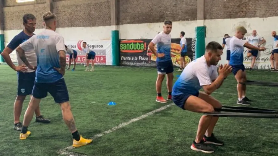 Con todos sus refuerzos y bajo techo, el “Lobo” entrerriano inició la pretemporada Con todos sus refuerzos y bajo techo, el “Lobo” entrerriano inició la pretemporada