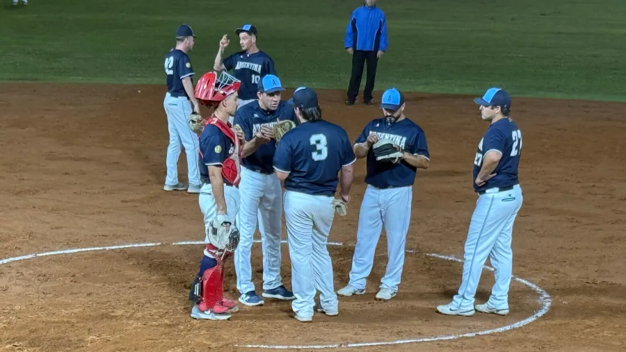 Softbol: Argentina se despidió de su público con una exhibición previa al Mundial Softbol: Argentina se despidió de su público con una exhibición previa al Mundial