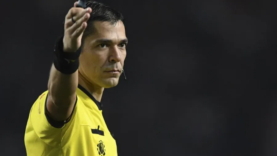 Copa América: Díaz de Vivar dirigirá el partido de Argentina y Tobar la final