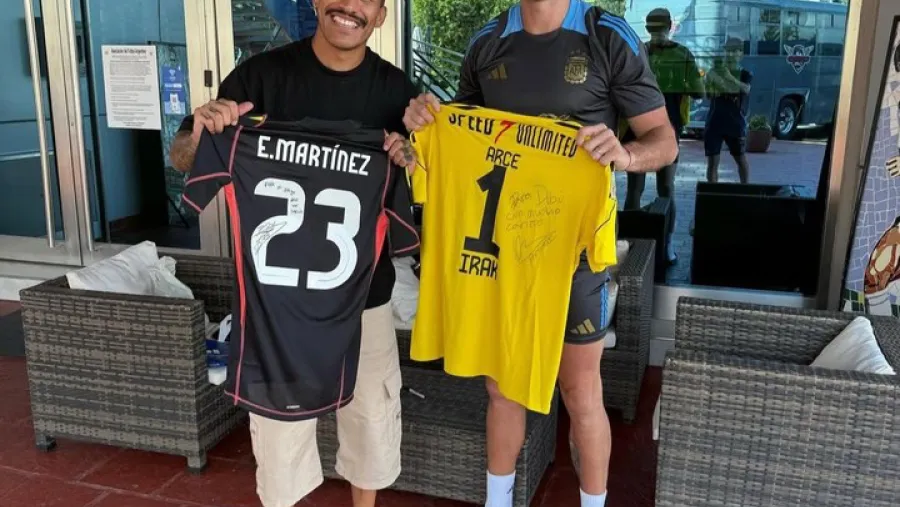 El paranaense “Nacho” Arce se reencontró con el “Dibu” Martínez en el predio de Ezeiza