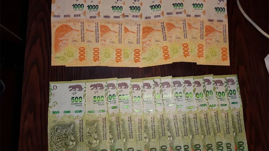 En los allanamientos realizados en Crespo por narcomenudeo se secuestró drogas y dinero en efectivo de moneda nacional y extranjera.