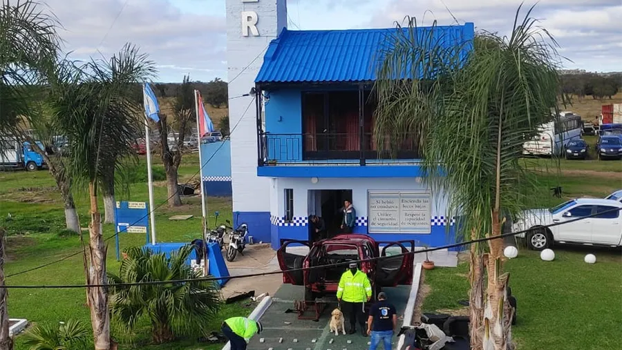 La Policía detectó en Paso Cerrito un cargamento con más de 91 kilos de marihuana que estaban ocultos en un vehículo.