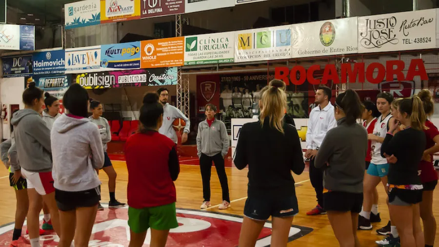 Las chicas de Rocamora recibirán a Quimsa en una jornada solidaria Las chicas de Rocamora recibirán a Quimsa en una jornada solidaria