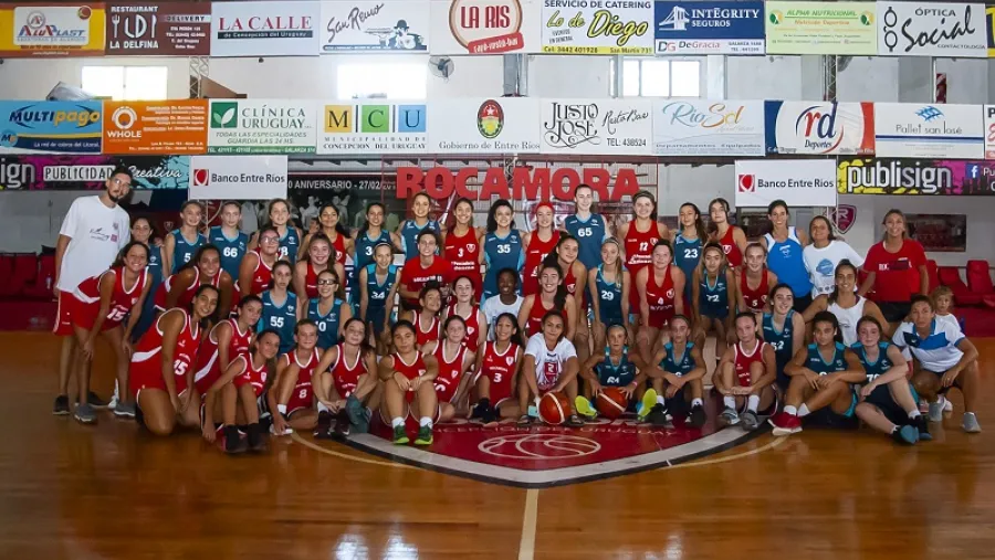 Básquet: Rocamora recibió a Malvin de Uruguay en un encuentro femenino