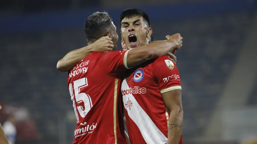 Argentinos Juniors pisó fuerte en Chile y quedó como líder del Grupo F Argentinos Juniors pisó fuerte en Chile y quedó como líder del Grupo F