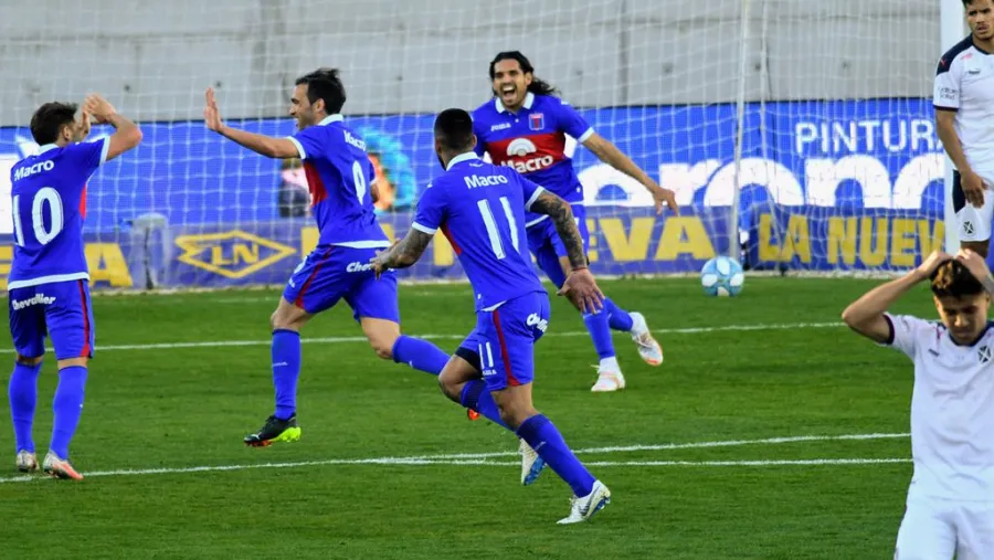 Tigre sorprendió a Independiente en San Nicolás y avanzó en la Copa Argentina Tigre sorprendió a Independiente en San Nicolás y avanzó en la Copa Argentina