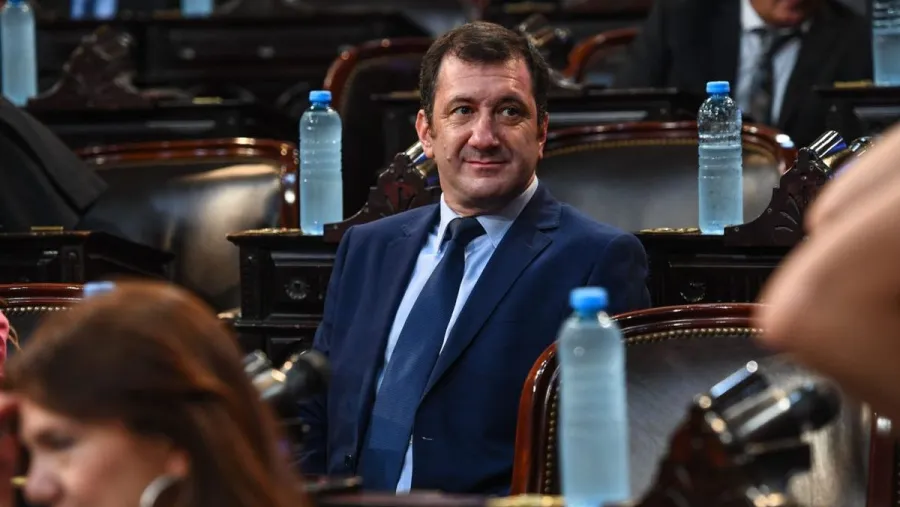 Kueider insistió con dar una “discusión interna” dentro del bloque FdT en el Senado Kueider insistió con dar una “discusión interna” dentro del bloque FdT en el Senado