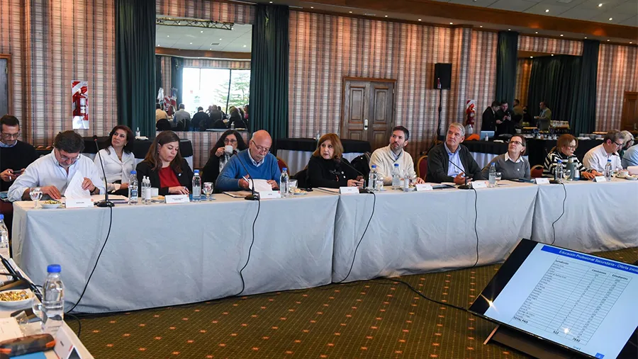 El Consejo Federal de Educación se reunió en Ushuaia, donde se definió trabajar de manera intersectorial la ampliación horaria en la escuela primaria. El Consejo Federal de Educación se reunió en Ushuaia, donde se definió trabajar de manera intersectorial la ampliación horaria en la escuela primaria.