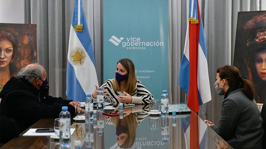 El gobierno de Entre Ríos ratificó su compromiso para promover una cultura del encuentro que favorezca el desarrollo integral e igualitario de los y las jóvenes. El gobierno de Entre Ríos ratificó su compromiso para promover una cultura del encuentro que favorezca el desarrollo integral e igualitario de los y las jóvenes.