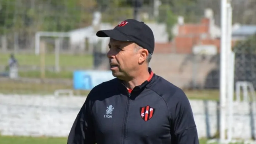 El DT Gustavo Álvarez confirmó que Junior Arias se sumará a Patronato