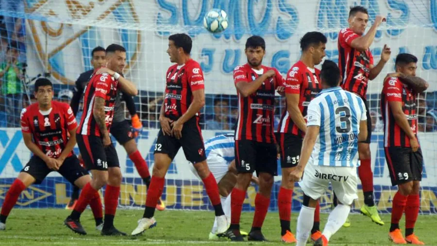 A Patronato no le alcanzó con un buen segundo tiempo y tropezó ante Atlético Tucumán A Patronato no le alcanzó con un buen segundo tiempo y tropezó ante Atlético Tucumán