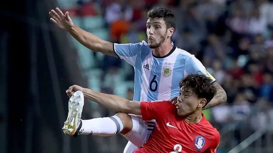 El entrerriano Marcos Senesi regresará a la selección argentina para la próxima fecha FIFA