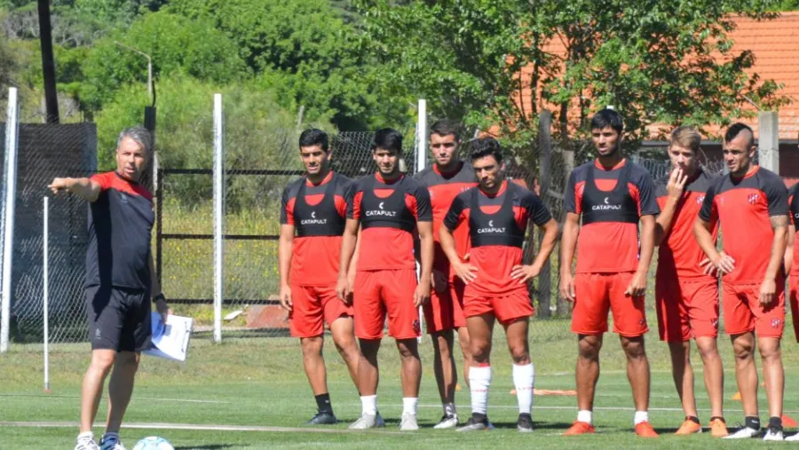 El nuevo DT de Patronato probó media docena de cambios entre los titulares