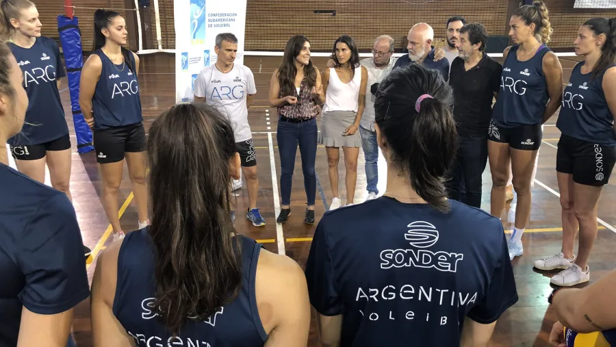Inés Arrondo y Las Panteras Con las entrerrianas Fresco y Michel las “Panteras” recibieron a la secretaria de Deportes