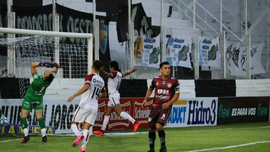 Con un triunfo en Santiago del Estero, Colón se aseguró el primer puesto de su grupo