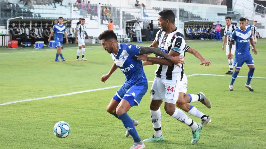 Central Córdoba-Vélez Con goles en el amanecer y en el final del partido, Vélez ganó en Santiago del Estero