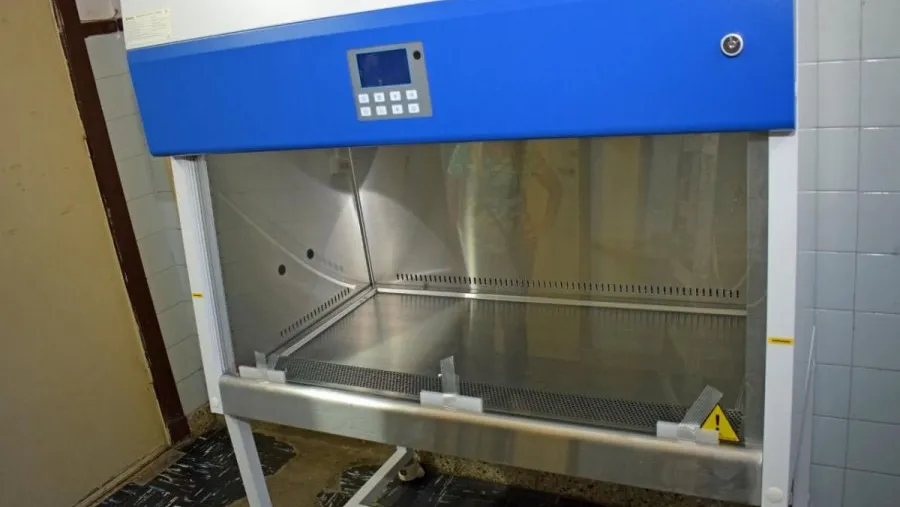 Las Cabinas de Bioseguridad impiden la entrada o salida de cualquier patógeno (agente biológico). Las Cabinas de Bioseguridad impiden la entrada o salida de cualquier patógeno (agente biológico).