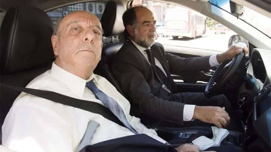 Joe Erbetta, acompañado de su entonces abogado Marcelo Baridón, rumbo al Juzgado Federal de Paraná. Joe Erbetta, acompañado de su entonces abogado Marcelo Baridón, rumbo al Juzgado Federal de Paraná.